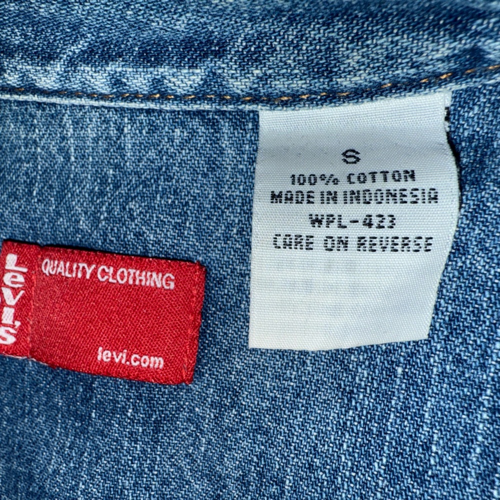 Levi’s iconic denim shirt - Picture 6 of 6